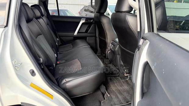 Toyota Land Cruiser Prado 2019 White