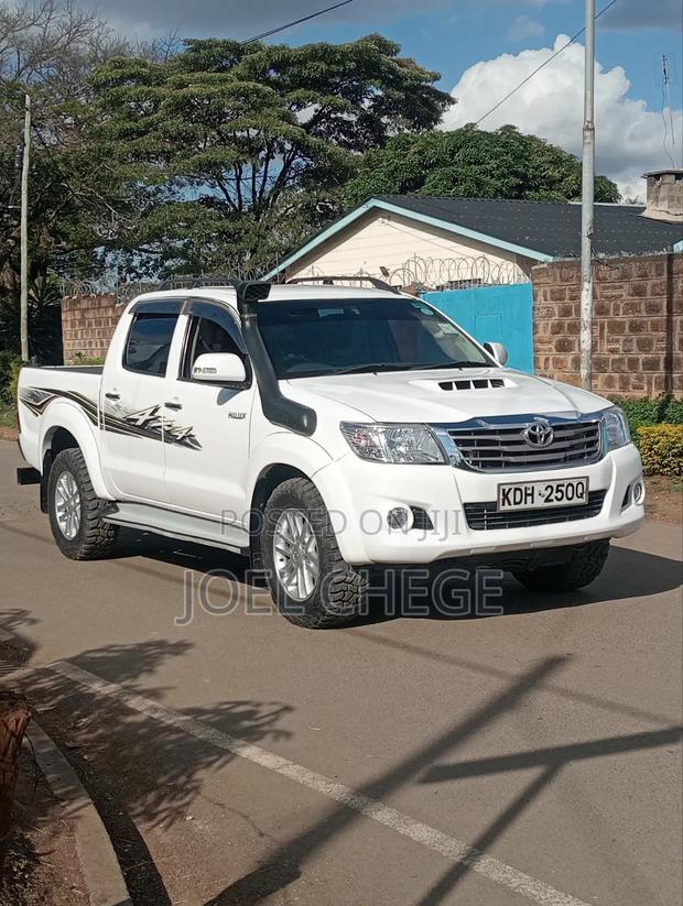 Toyota Hilux 2015 White