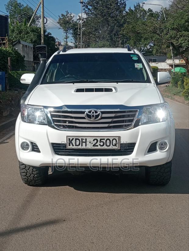 Toyota Hilux 2015 White