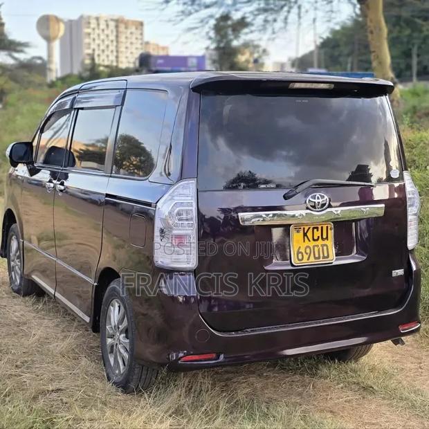 Toyota Voxy 2012 Maroon