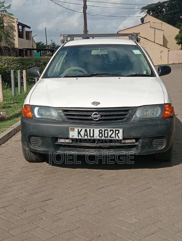 Nissan Advan 2001 White