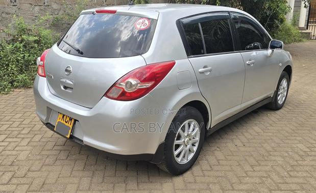 Nissan Tiida 2012 Silver