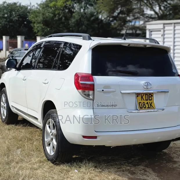 Toyota Vanguard 2014 White