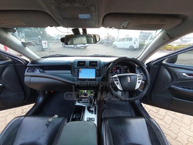 Toyota Crown 2012 Black