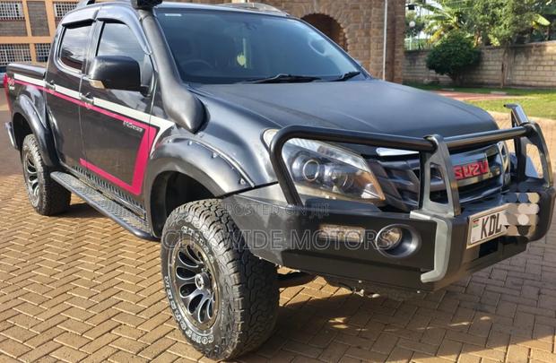 Isuzu D-MAX 2015 Black