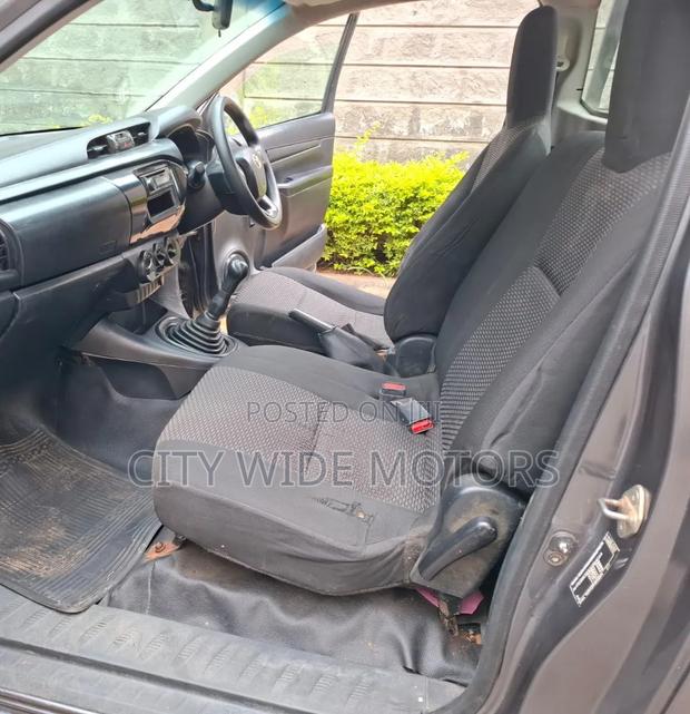 Toyota Hilux 2017 Gray