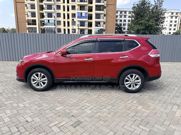 Nissan X-Trail 2.0 Petrol AWD 2013 Red