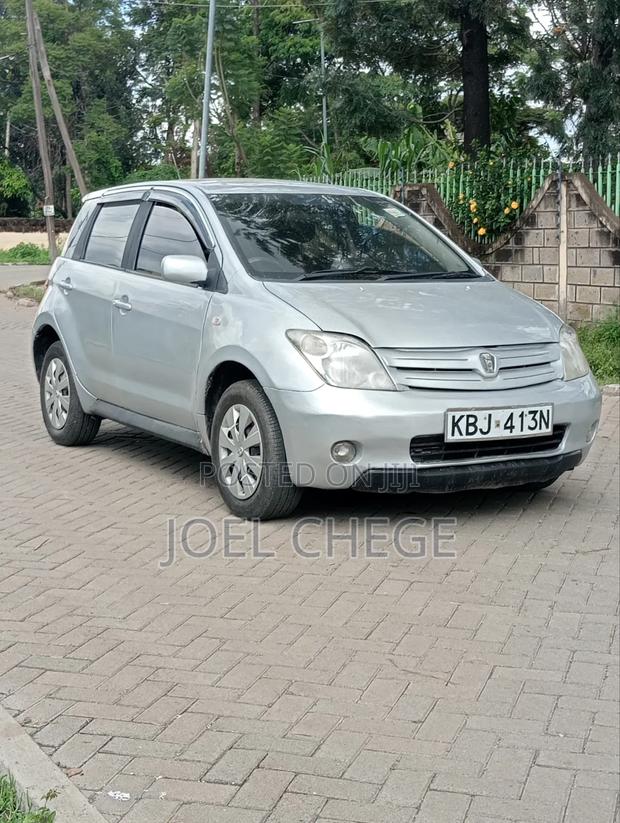 Toyota IST 2001 Silver