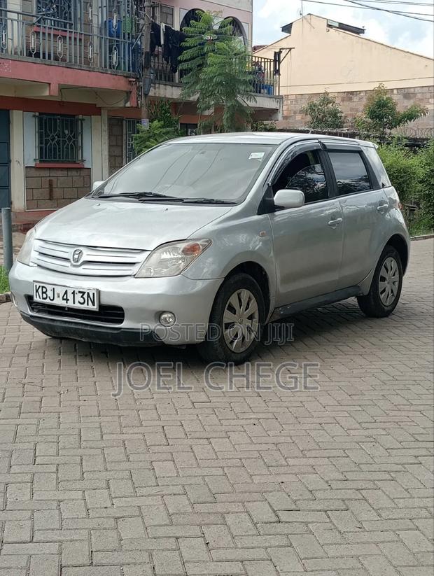 Toyota IST 2001 Silver