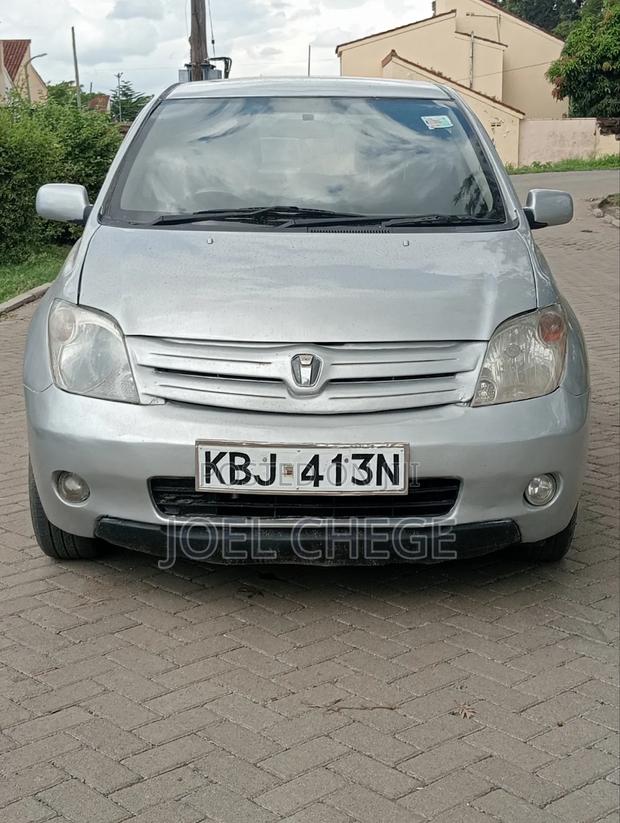 Toyota IST 2001 Silver