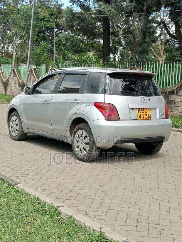 Toyota IST 2001 Silver
