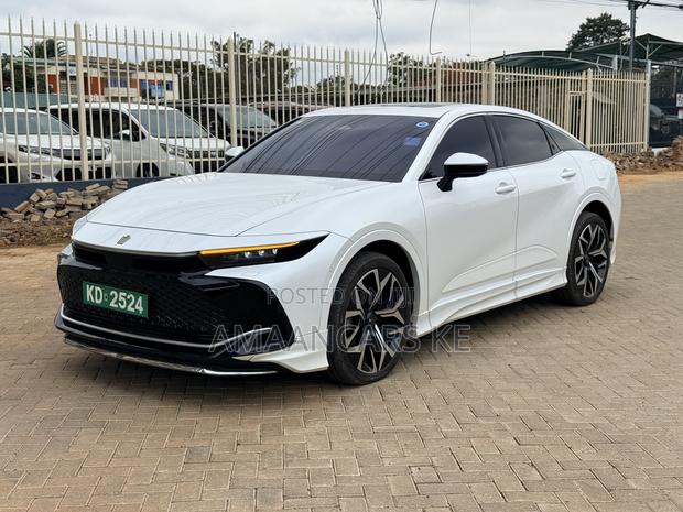 Toyota Crown 2023 White