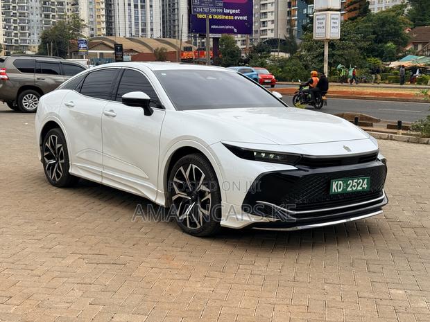 Toyota Crown 2023 White