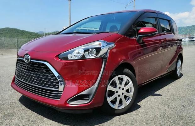 Toyota Sienta 2019 Red