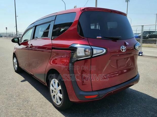 Toyota Sienta 2019 Red