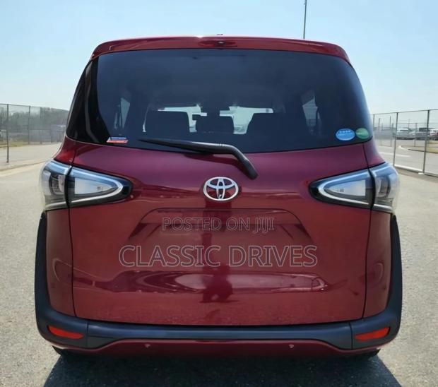 Toyota Sienta 2019 Red