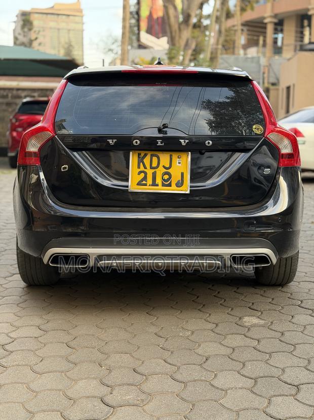 Volvo V60 T5 FWD 2015 Black
