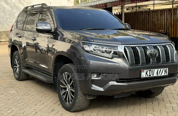 Toyota Land Cruiser Prado 2017 Gray