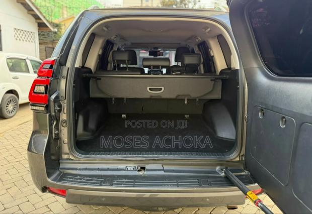 Toyota Land Cruiser Prado 2017 Gray