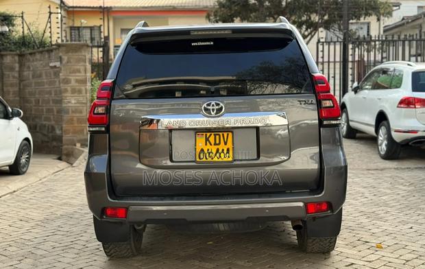 Toyota Land Cruiser Prado 2017 Gray
