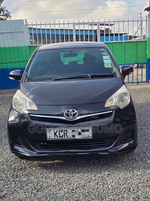 Toyota Ractis 2012 Maroon