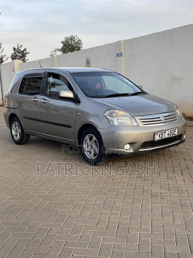 Toyota Raum 2006 Silver