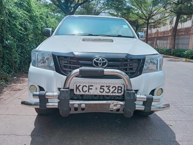 Toyota Hilux 2010 White