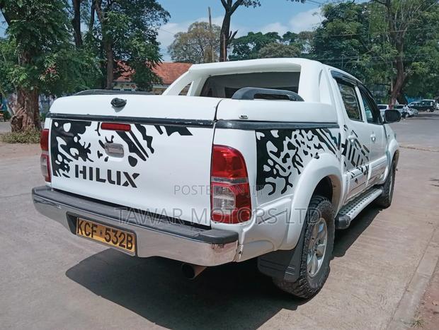 Toyota Hilux 2010 White