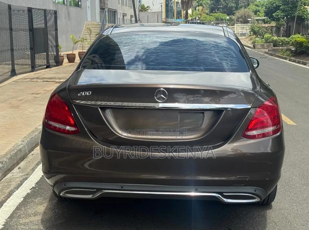 Mercedes-Benz C200 2016 Brown