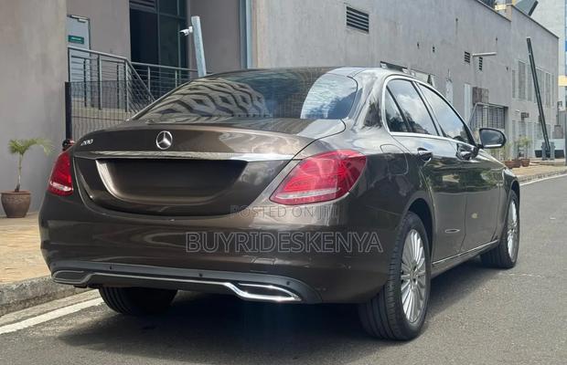 Mercedes-Benz C200 2016 Brown