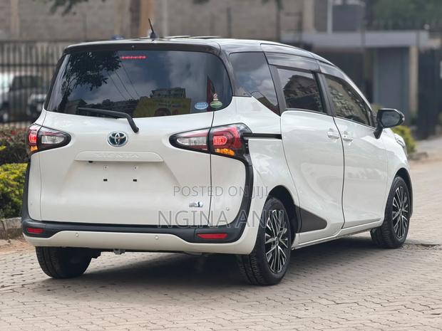 Toyota Sienta 2020 White