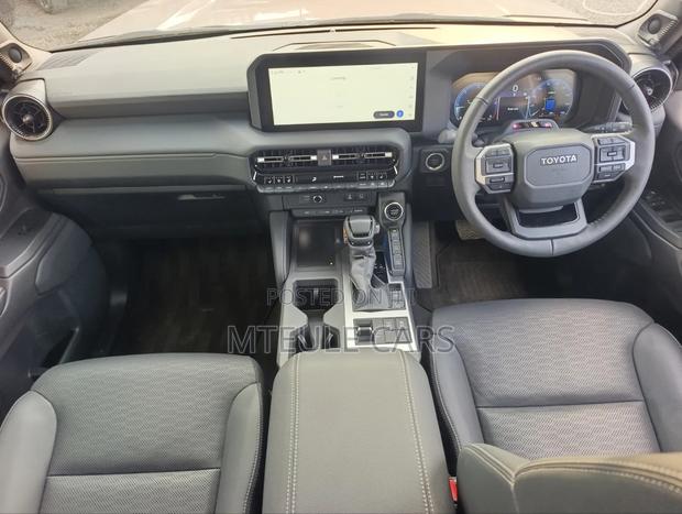 Toyota Land Cruiser Prado 2024