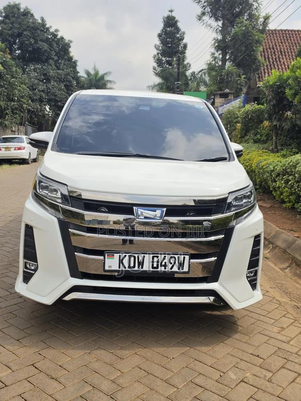 Toyota Noah 2018 White