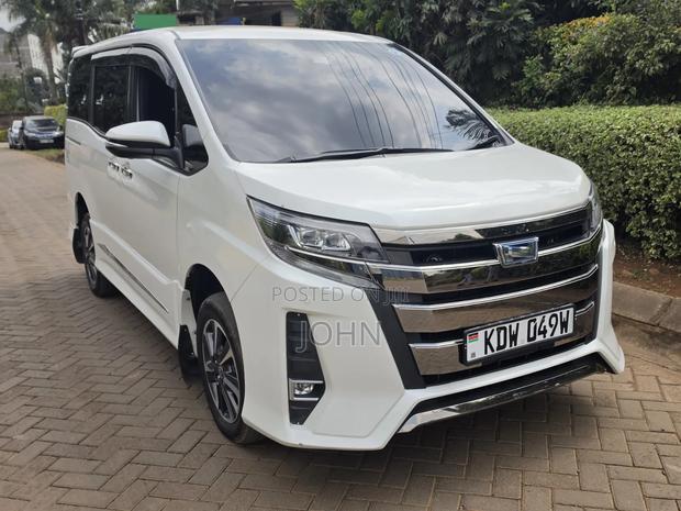 Toyota Noah 2018 White