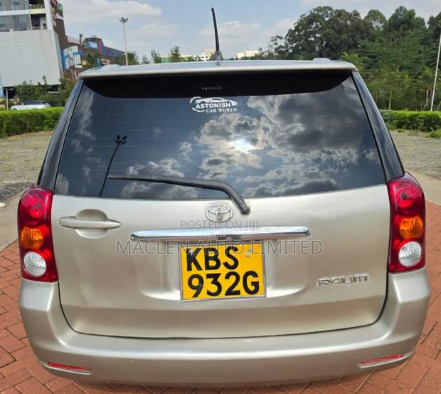 Toyota Raum 2005 Gold