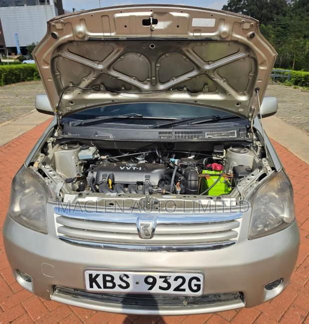 Toyota Raum 2005 Gold