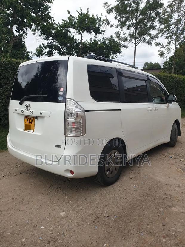 Toyota Voxy 2010 White