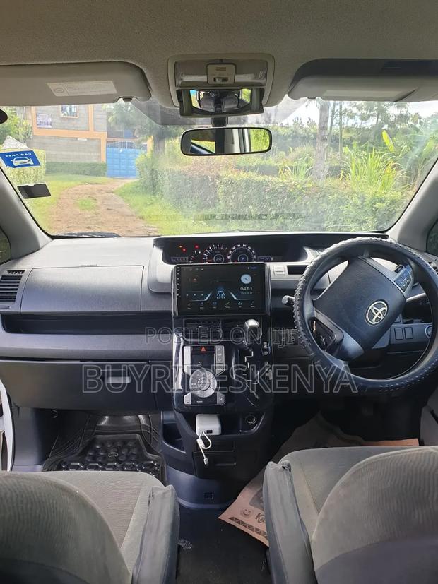 Toyota Voxy 2010 White