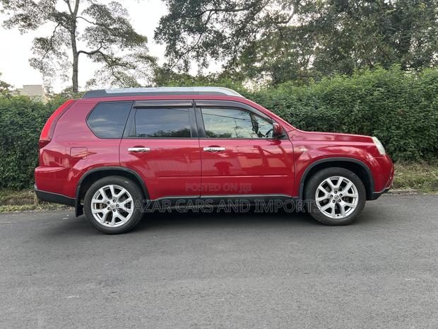 Nissan X-Trail 2.0 Petrol XE 2012 Red