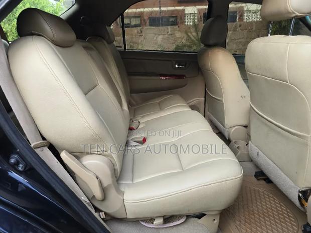 Toyota Fortuner 2010 Black