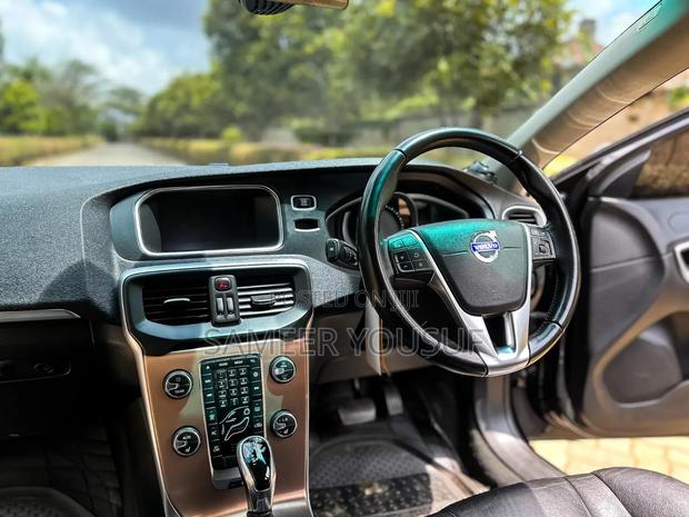 Volvo V40 2018 Black