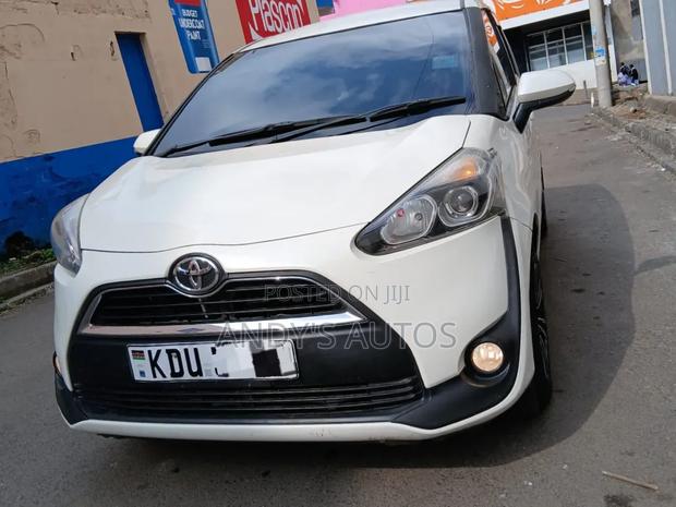 Toyota Sienta 2020 White