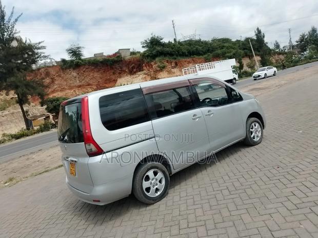Nissan Serena 2006 Silver