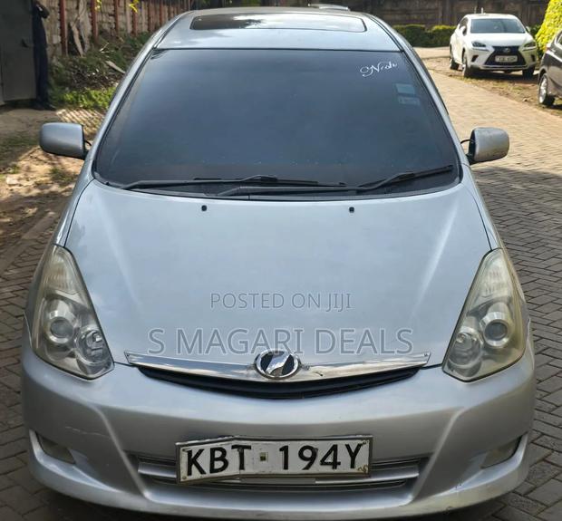 Toyota Wish 2005 Silver