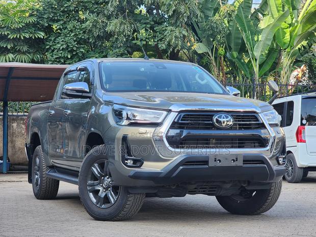 Toyota Hilux Revo Double Cab Deisel 2.8 AWD 2022 Green