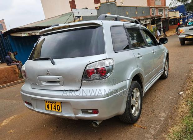 Mitsubishi Airtrek 2005 Silver