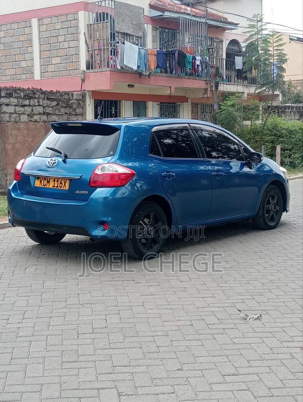 Toyota Auris 2010 Blue