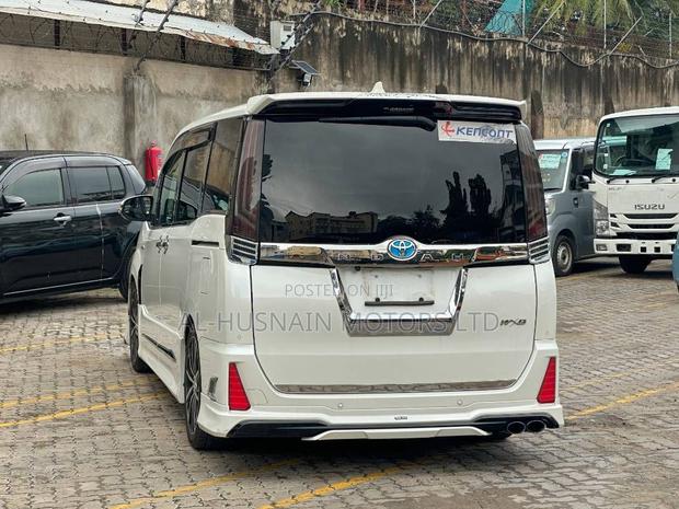Toyota Noah 2.0 FWD (7 Seater) 2019 Pearl