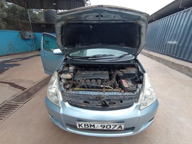 Toyota Wish 2004 Blue