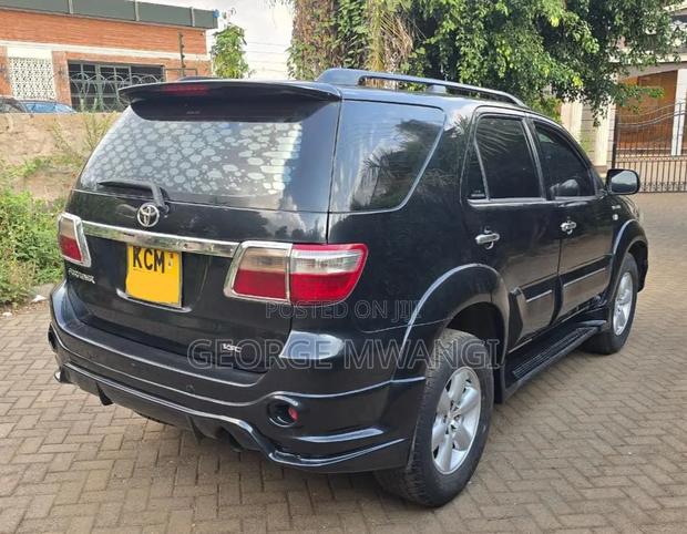 Toyota Fortuner 2010 Black